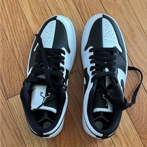 Nike women’s Air Jordans 1 Low SE - Homage